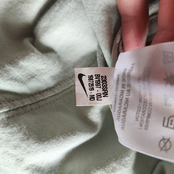 Nike Sportswear T-Shirt Men’s Medium Pale Gray Tee Graphic Logo Short Sleeve - Picture 9 of 9